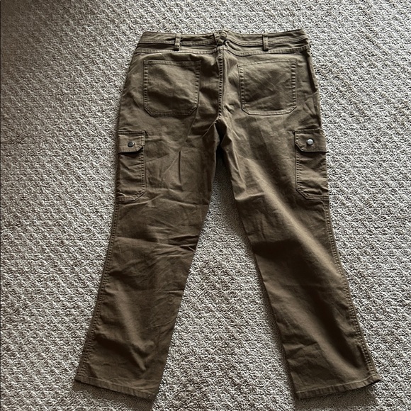 Duluth Trading Co Men's Brown Cargo Pants - Picture 4 of 4